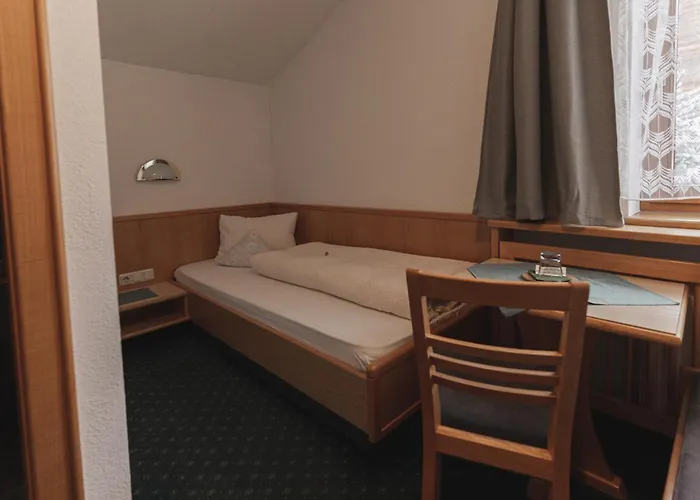 Truya - Hof Pensión 3*