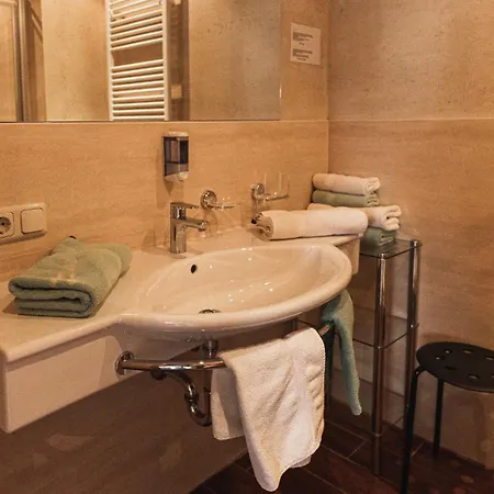 Πανσιόν Truya - Hof Fiss